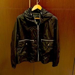 Womens windbreaker. XS black